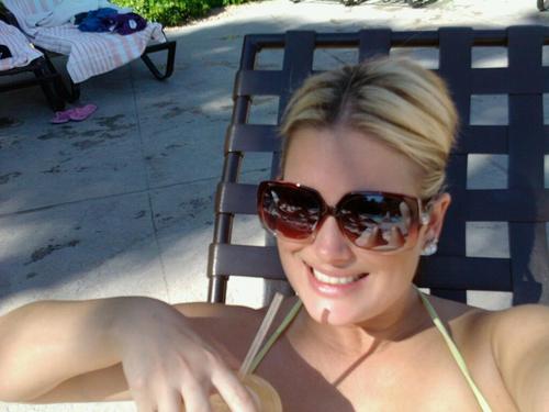 Wifey, momma, radio & TV personality, singer, foodie, lover of laughing & life! Xoxo