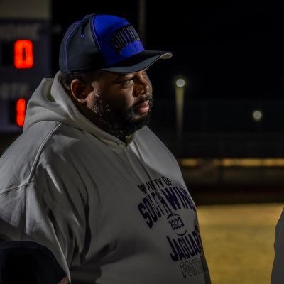 Offensive Lineman Coach at Southwind High. Email: deangeloharris55@yahoo.com or deangeloharris55@gmail.com