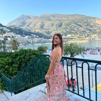 Clarahvx's profile picture. 