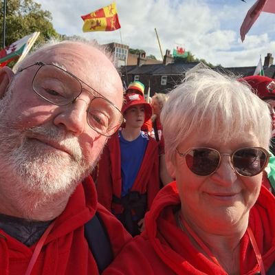 Just an ordinary woman, family is everything. Full time Foodbank volunteer.
Wales is my country and independence is my biggest hope. Tories out.