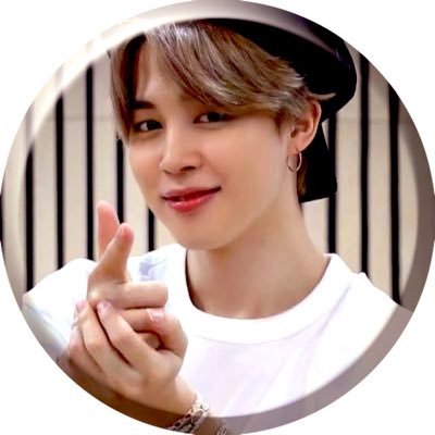 新米の大人ARMYです。先輩ARMYに色々教えて頂きたいです。Twitter不慣れです。無言フォローお許しください💦ジミン大好き💕オルペンです。