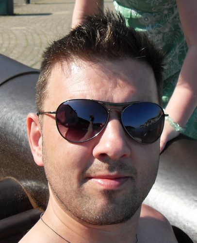 herusix's profile picture. 