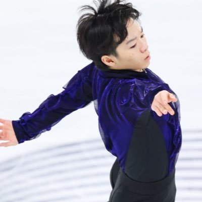 figure skating fan ⛸ pfp by @hana_no_camera