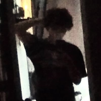 Valen03408854's profile picture. :)