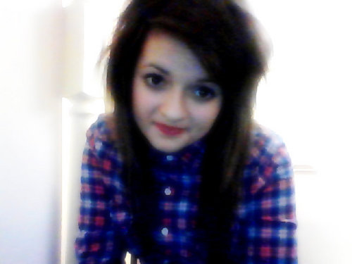 i dont use this account, follow my new one.. @elliethomson_