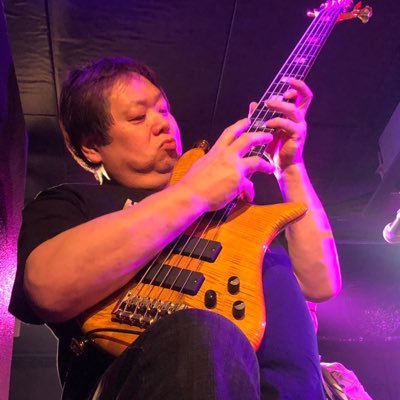 ペロリーンてベース弾いてます。普段はルノーの整備士してます。音楽好きで、ジャンルは問わずですが、基本メタル好きです。