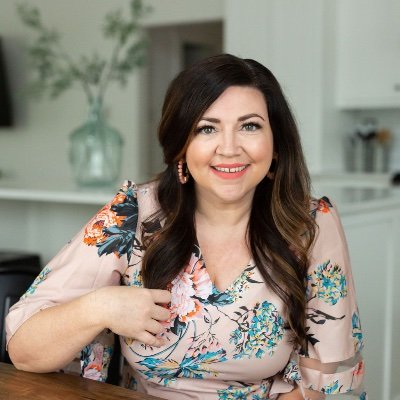 Thoughtfully crafted brands, purposeful web design + intentional biz solutions for visionary women ✦