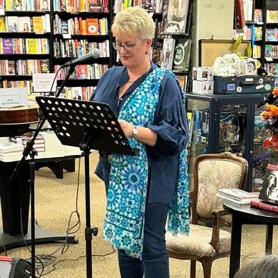 Editor 'Life at Full Tilt' (Eland, 2023). Sociologist/ feminist/ writer/ wanderer. Loves dogs, travel, esp big cities. ❤ Andalusia ❤ OH: @jimmacl1