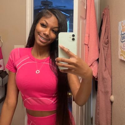 onlykiii's profile picture. 