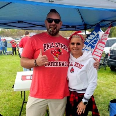 Wife, Mother and Elkhart High School Athletic Secretary. I 💕Softball, Fighting Illini, Da 🐻, STL Cardinals, my dogs and makeup.