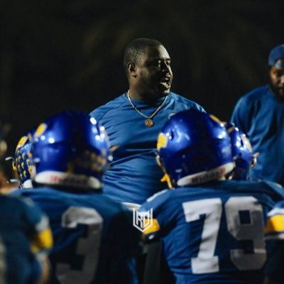 FVHS RB Coach🏈 My goal is to help Student Athletes get an opportunity to play on the Next Level; Division 1, Division 1aa, Division 2, Division 3 or even NAIA.