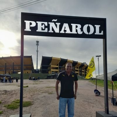 Sagitariano, Hincha y Socio de Peñarol.