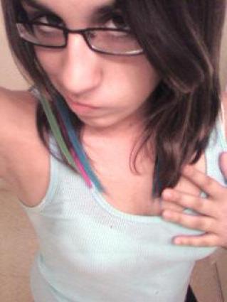 I need some lovin on new years night... anyone wanna hook up? add me at http://go-url.in/7NG