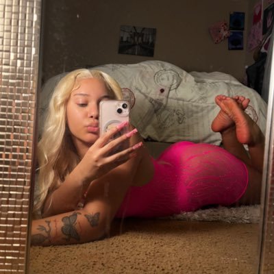 Dm to buy content👣🥰 please be respectful & tag me in anything if you use anything i post 🤍. ( no nudes or sessions) https://t.co/a0f3Kg2a9z