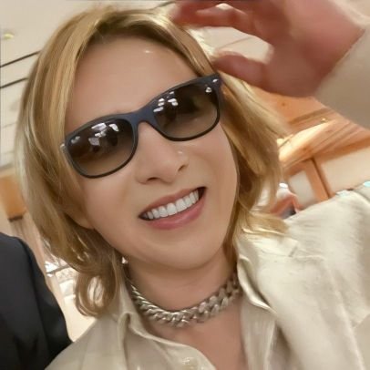 yoshikiの大好きな1人の人間です
素敵な人だなぁ〜といつも観ています
こんな事しか言えないわたしですがよろしくおねがいします(^_-)-☆