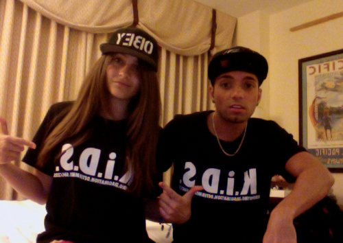 ParisJFacts's profile picture. This is a twitter account -will answer questions about Paris- and will not talk about any other Jacksons.