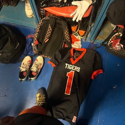 Delvin2nice's profile picture. T&F 100: 10.8 , 200:21.9 , 400:50.3 FB : WR , RB , SS , CB . max bench : 215 . Squat : 405 . Gpa : 3.3 .