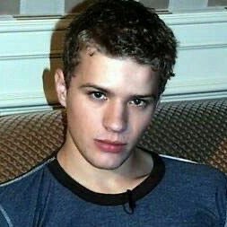 DisneyBras16600's profile picture. 