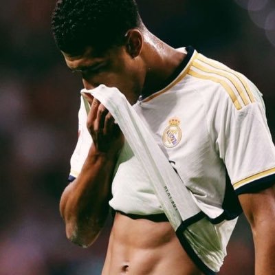 JUD3BELLINGHAM's profile picture. 🏴󠁧󠁢󠁥󠁮󠁧󠁿🇪🇸 - Midfielder for Real Madrid and England National Team.