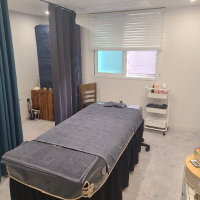 therapy7496's profile picture. 