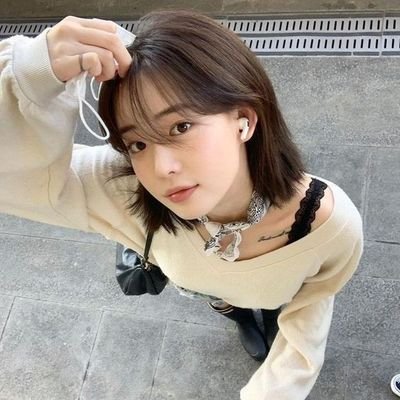 rwucly's profile picture. ᥫ᭡⠀buss ─ selling account.