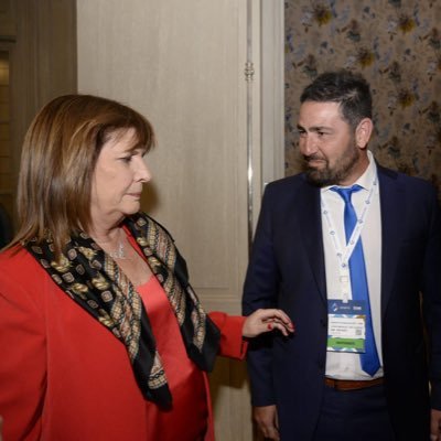 Abogado, papá de Valen, Fer y Salva.
Lucho junto a @PatoBullrich por la república y contra la mafia sindical 🇦🇷💪.