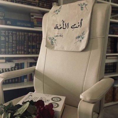هنا جوهرٌ العلم 💎 العلومُ الشرعية تجعل منك إنسانا مصقولا ذكيا قوي الحجة منضبط النّفس ذلق اللسان واضح الفكر مستقيم النظر قريبًا من الله …
