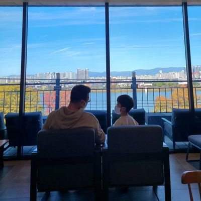 meshsize's profile picture. 금요일엔 돌아오렴