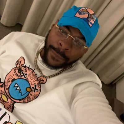 C94Elliott's profile picture. Milwaukee raised I’m 6’7 smooth, chill, and like too play Football