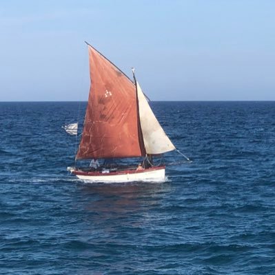 retraité paisible après 47 ans et 10 mois de labeur..photographie,pêche,lecture, flânerie, déteste cordialement le militantisme..