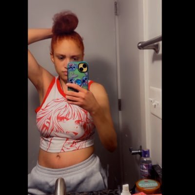 26 🫶🏽🫶🏽 The lesbian with no lesbian rules just gay 🤷🏽♀️🤷🏽♀️ . Tell me again how you’re a fem and you like fems 🎤 👂🏽.