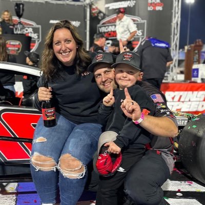 Patriots 🏈 Bruins 🏒 Racing 🏁 2018, 2023 NWMT 🏆. Spotter for the HYR #16. 2 time Oxford 250 🏆🏆👨👩👦