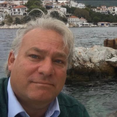 zelfstandig- vrijdenker- compleetdenker- Autodidact - optimist - idealist - beschouwend. greek roots levensgenieter-bourgondiër.