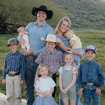 Married to, @hogfathering mothering 7 little, shipping meat nationwide