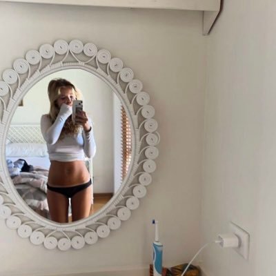 alegrahockley's profile picture. just a freshly 18 teen