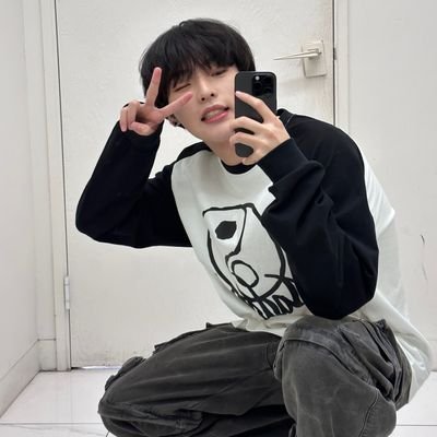 she/her // 22 // infp // kpop multi
🌈 Yugyeom: suspiro de alivio🧘♂️