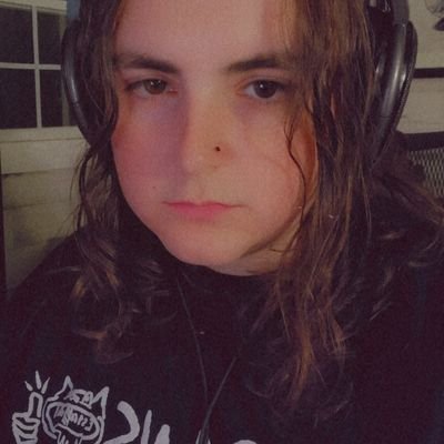 22 * they/she * puppybrain transfem nb with oedipal vibes
