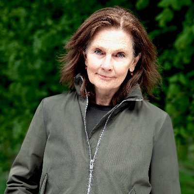 Har skogsfinsk bakgrund, brukar den skog familjen haft sedan 1700-talet. Arbetar för att bidra till en hållbar omställning.