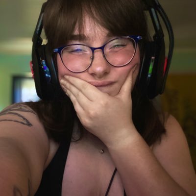 Competitive & Goofy Creator|Powered By: @GFUELENERGY @ELGATO @Zenni_Gaming |Business?’s: Sharpshooterash@gmail.com|https://t.co/XMVthYtpOs | @EA Partner 💕