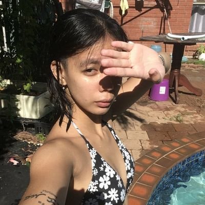 18 | ph 
dms open :)
