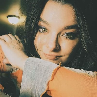 _VirtualSam_'s profile picture. Graphic designer 
and 
Creative Virtual Assistant