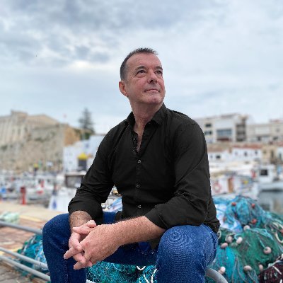 Cançonador. Músic pedrer de Menorca.
Sempre envoltat de pols musical.
CANÇONS DE XERXA ja és aquí!