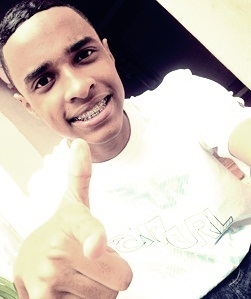 É um simples menor,sonhador ♪  Ousadia&&Alegriá  ֆֆ
   Amanda Muniz s22'    )