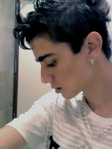 Extrovertido simpatico .gente boa fiel acho q é isso galera quem quiser me conhecer add ae netinho_sprite@hotmail.com