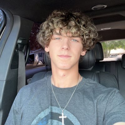 18 year old streamer for twitch link below! & Pls Follow