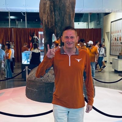 Longhorn since birth, UT Austin, Former airline employee turned Healthcare worker, 🤘🏻