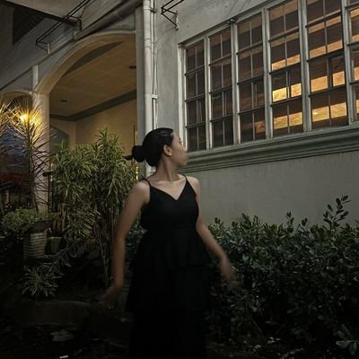 trsha_louis's profile picture. BLESSED BEYOND MEASURE | studying well to save lives -♡