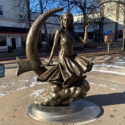 elwinslow's profile picture. 