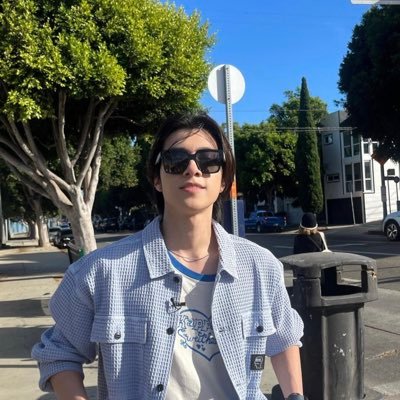 wvkunhang's profile picture. parody of 1999’s pride huang guanheng, a human whose breathing for living so they can called me Hendery from WayV