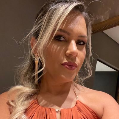 JulieneNascim12's profile picture. Meu lema é ser fiel ao que sinto e seguir sempre o caminho que o coração me indicar. Às vezes podemos não saber para que lado avançar, mas nunca parar.